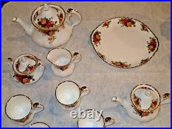 Beautiful 1962 Royal Albert Old Country Rose Dinnerware Set Made In England