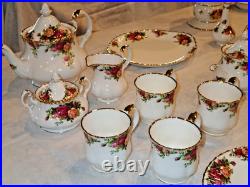 Beautiful 1962 Royal Albert Old Country Rose Dinnerware Set Made In England