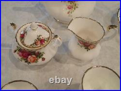Beautiful 1962 Royal Albert Old Country Rose Dinnerware Set Made In England