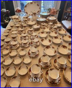 Beautiful HUGE SET Royal Albert Old Country Roses Made In England