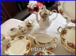 Beautiful HUGE SET Royal Albert Old Country Roses Made In England