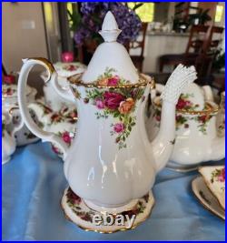 Beautiful HUGE SET Royal Albert Old Country Roses Made In England