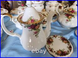 Beautiful HUGE SET Royal Albert Old Country Roses Made In England