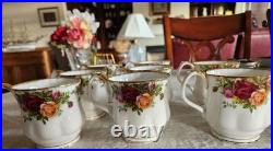 Beautiful Old Country Rose Montrose Cups Made In ENGLAND. Mint Condition 8 set Beautiful Old Country Rose Montrose Cups Made In ENGLAND. Mint Condition 8 set