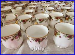 Beautiful Old Country Rose Montrose Cups Made In ENGLAND. Mint Condition 8 set Beautiful Old Country Rose Montrose Cups Made In ENGLAND. Mint Condition 8 set