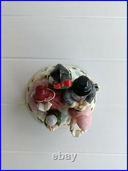 Beautiful! ROYAL ALBERT Musical Figurine Grouping-CAROL SINGERS-Free Postage