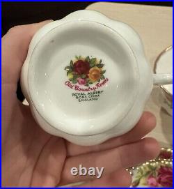 Beautiful ROYAL ALBERT OLD COUNTRY ROSES 7 Piece Set BONE CHINA ENGLAND USED