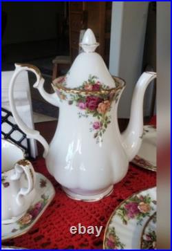 Beautiful Royal Albert Old Country Rose Complete Settings For 8. Mint. England