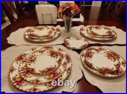 Beautiful Royal Albert Old Country Rose Dinnerware Set