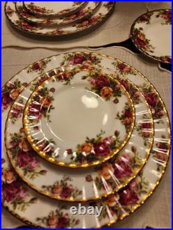 Beautiful Royal Albert Old Country Rose Dinnerware Set