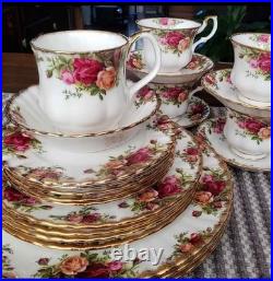 Beautiful Royal Albert Old Country Rose Dinnerware Set For 4. Made in England