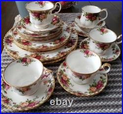 Beautiful Royal Albert Old Country Rose Dinnerware Set For 4. Made in England