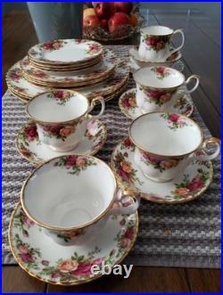 Beautiful Royal Albert Old Country Rose Dinnerware Set For 4. Made in England