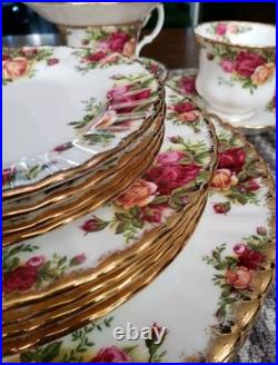 Beautiful Royal Albert Old Country Rose Dinnerware Set For 4. Made in England
