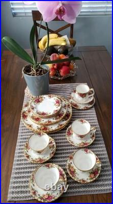 Beautiful Royal Albert Old Country Rose Dinnerware Set For 4. Made in England
