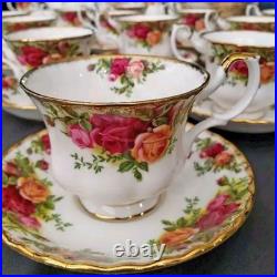 Beautiful Royal Albert Old Country Rose Dinnerware Set For 4. Made in England