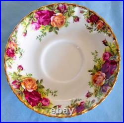 Beautiful Royal Albert Old Country Rose Dinnerware Set For 4. Made in England