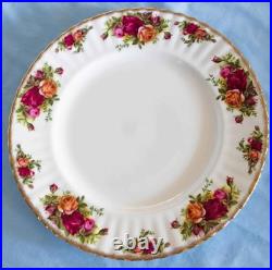 Beautiful Royal Albert Old Country Rose Dinnerware Set For 4. Made in England