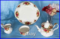 Beautiful Royal Albert Old Country Rose Tea Set with Handled Cake Plate. England Beautiful Royal Albert Old Country Rose Tea Set with Handled Cake Plate. England
