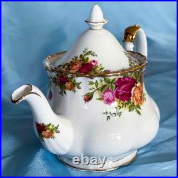 Beautiful Royal Albert Old Country Rose Tea Set with Handled Cake Plate. England Beautiful Royal Albert Old Country Rose Tea Set with Handled Cake Plate. England