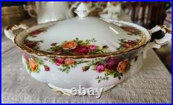 Beautiful Royal Albert Old Country Rose Tureen With Lid. Mint. Made In ENGLAND