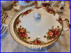 Beautiful Royal Albert Old Country Rose Tureen With Lid. Mint. Made In ENGLAND