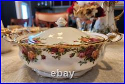 Beautiful Royal Albert Old Country Rose Tureen With Lid. Mint. Made In ENGLAND