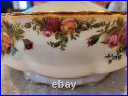 Beautiful Royal Albert Old Country Rose Tureen With Lid. Mint. Made In ENGLAND