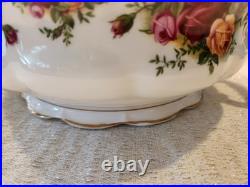 Beautiful Royal Albert Old Country Rose Tureen With Lid. Mint. Made In ENGLAND
