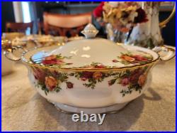Beautiful Royal Albert Old Country Rose Tureen With Lid. Mint. Made In ENGLAND