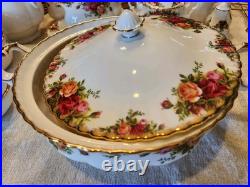 Beautiful Royal Albert Old Country Rose Tureen With Lid. Mint. Made In ENGLAND