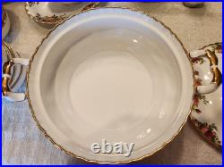 Beautiful Royal Albert Old Country Rose Tureen With Lid. Mint. Made In ENGLAND
