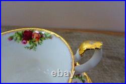 Beautiful Royal Albert Old Country Roses 22 piece tea set