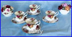 Beautiful Royal Albert Old Country Roses Demitasse Cups and Saucers. Set Of 4