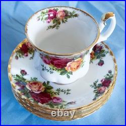 Beautiful Royal Albert Old Country Roses Demitasse Cups and Saucers. Set Of 4