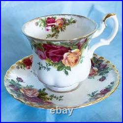 Beautiful Royal Albert Old Country Roses Demitasse Cups and Saucers. Set Of 4