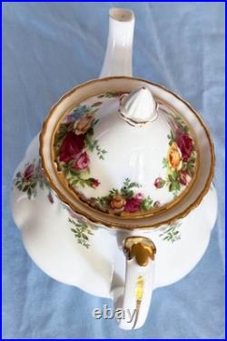Beautiful Royal Albert Old Country Roses Teapot, Creamer, & Sugar Bowl With Lid