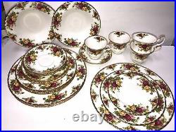 Beautiful Vintage Old Country Roses Royal Albert china dinnerware 22 piece set