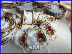 Elegantly Beautiful Royal Albert Old Country Roses 8 place settings 42 pieces