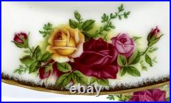 Eleven (11) Royal Albert Old Country Roses 10.5 Dinner Plates Active Pattern