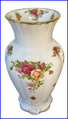 English Porcelain Floral Vase Old Country Roses Vase 1962 Royal Albert