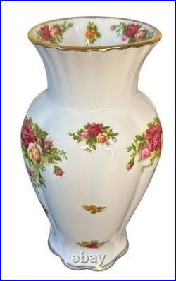 English Porcelain Floral Vase Old Country Roses Vase 1962 Royal Albert