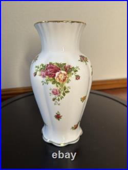 English Porcelain Floral Vase Old Country Roses Vase 1962 Royal Albert