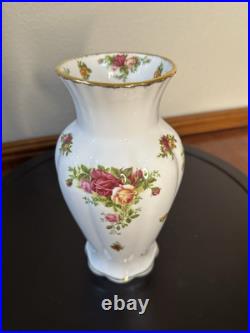English Porcelain Floral Vase Old Country Roses Vase 1962 Royal Albert