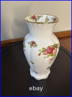 English Porcelain Floral Vase Old Country Roses Vase 1962 Royal Albert