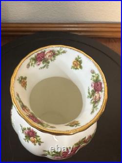 English Porcelain Floral Vase Old Country Roses Vase 1962 Royal Albert
