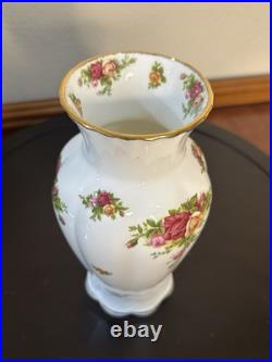 English Porcelain Floral Vase Old Country Roses Vase 1962 Royal Albert