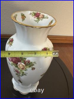 English Porcelain Floral Vase Old Country Roses Vase 1962 Royal Albert