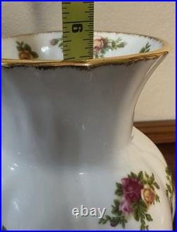 English Porcelain Floral Vase Old Country Roses Vase 1962 Royal Albert