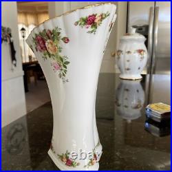 Gorgeous! Royal Albert OLD COUNTRY ROSES Vase 9.5 22K Gold Hand Painted Trim